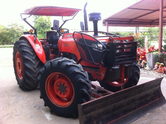 ขายรถไถ Kubota M7040 (4WD) พร้อมดันหน้า+ผานพรวนช้าง รถบ้าน เดิมๆ พร้อมใช้งานครับ