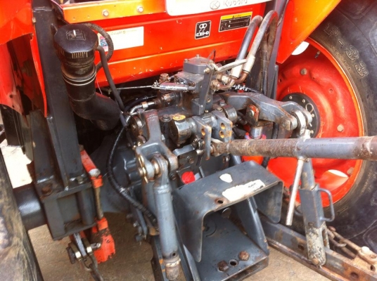 ขายรถไถ Kubota M7040 (4WD) พร้อมดันหน้า+ผานพรวนช้าง รถบ้าน เดิมๆ พร้อมใช้งานครับ