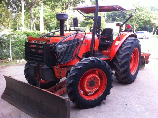 ขายรถไถ Kubota M7040 (4WD) พร้อมดันหน้า+ผานพรวนช้าง รถบ้าน เดิมๆ พร้อมใช้งานครับ