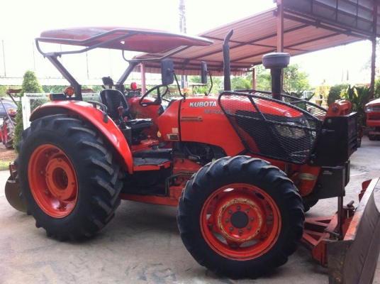 ขายรถไถ Kubota M7040 (4WD) พร้อมดันหน้า+ผานพรวนช้าง รถบ้าน เดิมๆ พร้อมใช้งานครับ