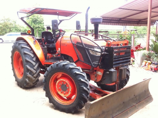 ขายรถไถ Kubota M7040 (4WD) พร้อมดันหน้า+ผานพรวนช้าง รถบ้าน เดิมๆ พร้อมใช้งานครับ