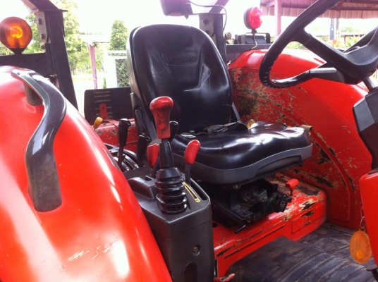 ขายรถไถ Kubota M7040 (4WD) พร้อมดันหน้า+ผานพรวนช้าง รถบ้าน เดิมๆ พร้อมใช้งานครับ