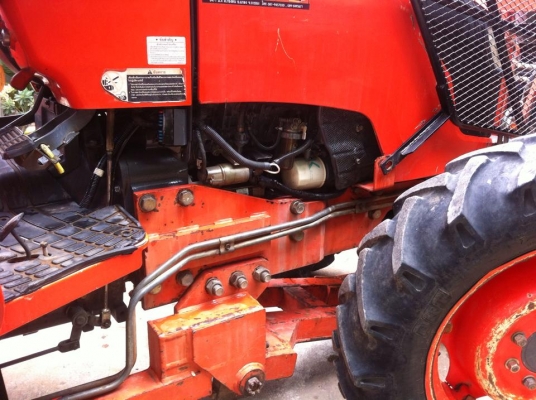 ขายรถไถ Kubota M7040 (4WD) พร้อมดันหน้า+ผานพรวนช้าง รถบ้าน เดิมๆ พร้อมใช้งานครับ