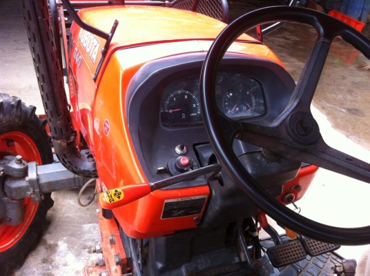 ขายรถไถ Kubota M7040 (4WD) พร้อมดันหน้า+ผานพรวนช้าง รถบ้าน เดิมๆ พร้อมใช้งานครับ ขายรถไถ Kubota M7040 (4WD) พร้อมดันหน้า+ผานพรวนช้าง รถบ้าน เดิมๆ พร้อมใช้งานครับ