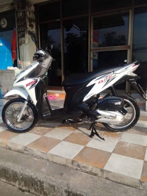 Honda Click 125i รุ่น Tune up สีขาว เทา รถสวยจริง ขับดีมาก ประหยัดน้ำมัน