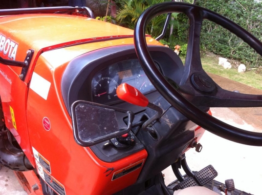 ขายรถไถ Kubota M8540 (4WD) พร้อมดันหน้า+ผานบุกเบิกช้าง รถบ้านสวยมาก พร้อมใช้งานครับ