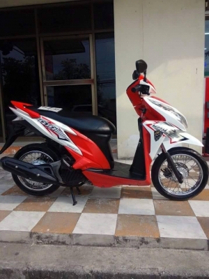 Honda Click 125 i ปี 2556 สวยวิ๊งมากมาย ลาย Street สีขาวแดง รุ่นใหม่ล่าสุด Honda Click 125 i ปี 2556 สวยวิ๊งมากมาย ลาย Street สีขาวแดง รุ่นใหม่ล่าสุด