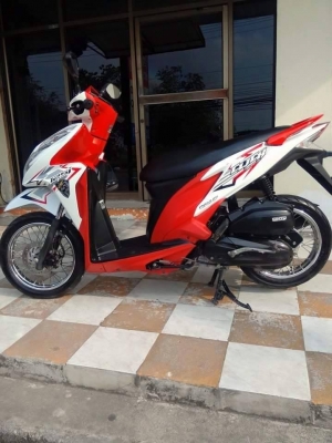 Honda Click 125 i ปี 2556 สวยวิ๊งมากมาย ลาย Street สีขาวแดง รุ่นใหม่ล่าสุด Honda Click 125 i ปี 2556 สวยวิ๊งมากมาย ลาย Street สีขาวแดง รุ่นใหม่ล่าสุด