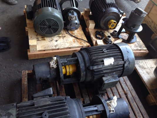 ขายปั้มไฮโดรลิค พร้อมมอเตอร์ 20 HP. 380V 950 RPM. สภาพสวย พร้อมใช้งาน มี 4 ชุดครับ