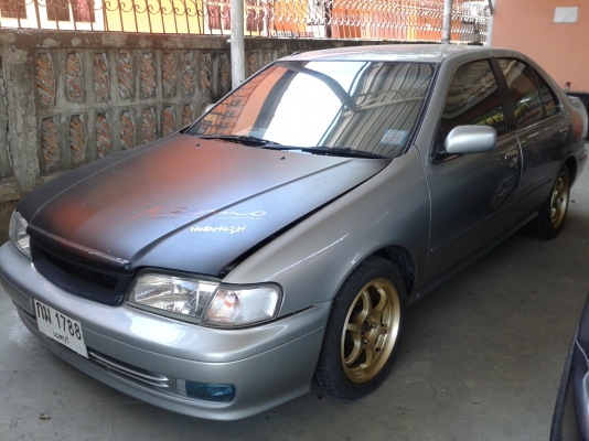 รถเก๋งสภาพดี NISSAN SUNNY ปี2000 เกียร์ออโต ราคา 98,000 บ.