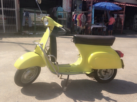 ขายVespa 90 รถ Italy  อินวอย ต่อ พรบ เรียบร้อบ เครื่องดี สีสวย ตามรูปครับ ขาย 39000 ติดต่อ 0889419663