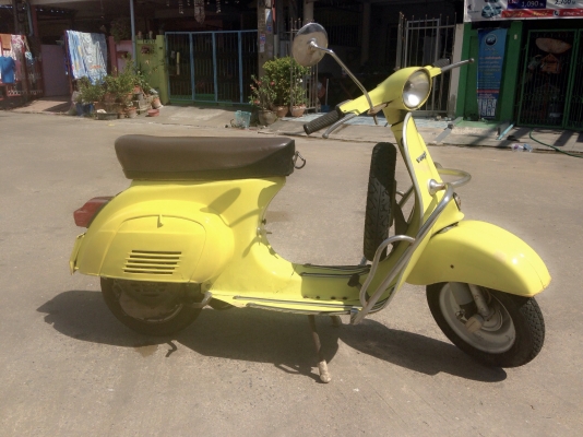 ขายVespa 90 รถ Italy  อินวอย ต่อ พรบ เรียบร้อบ เครื่องดี สีสวย ตามรูปครับ ขาย 39000 ติดต่อ 0889419663