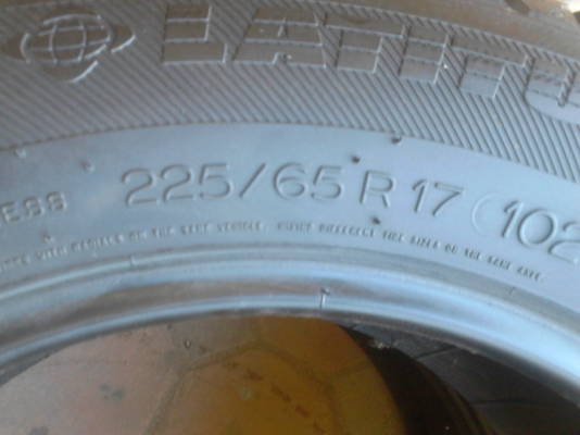 225/65R17  MICHELIN  มี 2 เส้น โทร.081-427-3941