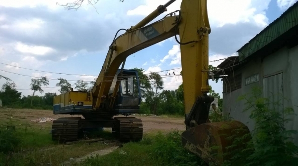 ขายแบคโฮ KOBELCO SK200 Mark 2 รถใช้งานอยู่ทุกวัน เครื่องดี ปั้มแรง เอกสารสัญญาซื้อขาย ราคาต่อรองได้