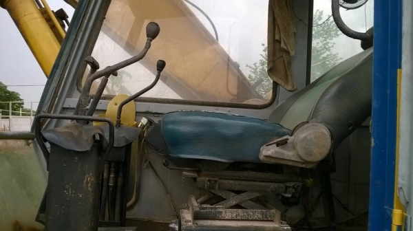 ขายแบคโฮ KOBELCO SK200 Mark 2 รถใช้งานอยู่ทุกวัน เครื่องดี ปั้มแรง เอกสารสัญญาซื้อขาย ราคาต่อรองได้