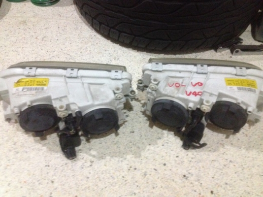 ไฟหน้า VOLVO V40 T4 ของเก่าญี่ปุ่นเเท้สภาพสวย