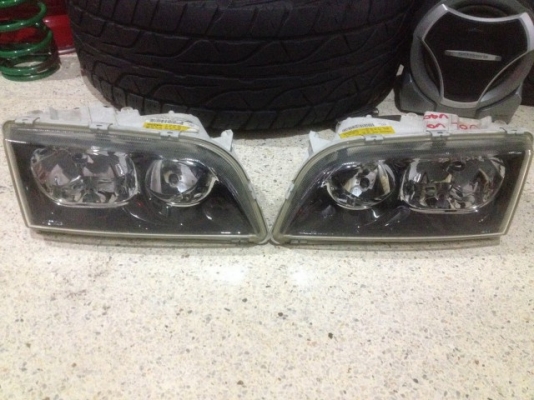 ไฟหน้า VOLVO V40 T4 ของเก่าญี่ปุ่นเเท้สภาพสวย