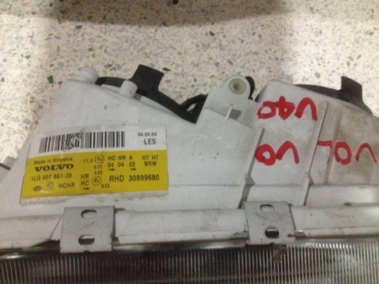 ไฟหน้า VOLVO V40 T4 ของเก่าญี่ปุ่นเเท้สภาพสวย