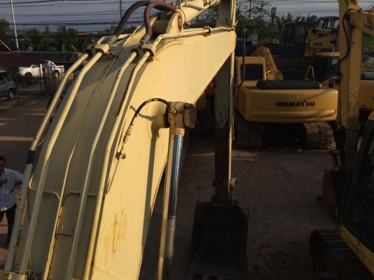 PE120-6 ไฟฟ้าครบ แอร์เย็น..ใหม่...รถสวยเดิมๆ ช่วงล่างสวยเดิมๆ เอวแน่นๆ เครื่องดีปั้มแห้ง ดี แรง แผ่นกว้าง