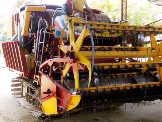 ขายรถเกี่ยวข้าวเกษตรพัฒนา รุ่นจ้าวช้างไวไฟ ปี 51 เครื่องยนต์ 240 HP 6D17 เทอร์โบ อุ้ม 2.5 ตัน ปั๊มอินตั้นเบอร์ 23 ช่วงล่าง 12 ของโรงงานทั้งหมดครับ รถเกี่ยวสวยสภาพดีพร้อมทำงานได้เลยครับ ราคาต่อรองได้ครับ