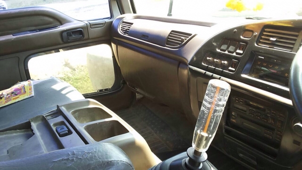 ISUZU DECA 195 HP 6HE1 รถบรรทุกหกล้อ กระบะเหล็กความยาว 6 เมตรสภาพดีมากครับพร้อมบรรทุกได้เลย เครื่องยนต์แน่นแรงดีสุดๆครับ ภายในเก๋งคอนโซลสวยครบ แอร์ พวงมาลัยเพาเวอร์ ระบบเบรคทริ๊ปฟี้ครบ ช่วงล่างแน่นดีพร้อมได้เลย