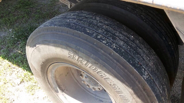 ISUZU DECA 195 HP 6HE1 รถบรรทุกหกล้อ กระบะเหล็กความยาว 6 เมตรสภาพดีมากครับพร้อมบรรทุกได้เลย เครื่องยนต์แน่นแรงดีสุดๆครับ ภายในเก๋งคอนโซลสวยครบ แอร์ พวงมาลัยเพาเวอร์ ระบบเบรคทริ๊ปฟี้ครบ ช่วงล่างแน่นดีพร้อมได้เลย