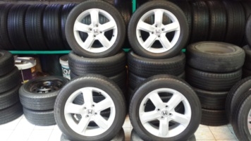 ขายล้อแม็ก  HONDA CITYขอบ 15x5.5 (4 รู 100 )  พร้อมยาง185/60/15 ปี 13
