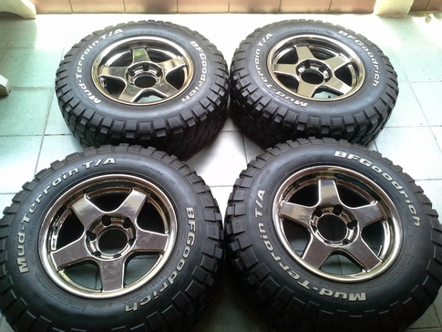 Max + BF Km2 ขนาด 245/75/16 ปี09 สวยๆ 1ชุด