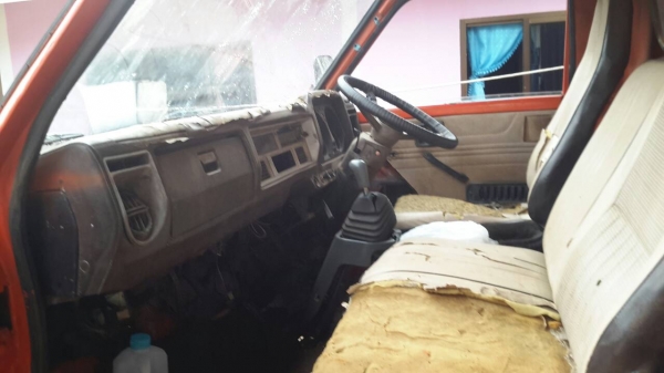 รถKS32 พวงมาลัยพาวเวอร์ เครื่อง115   ติคเครน2.5ตัน แบบรุ่นISUZU  ทะเบียนพร้อมโอน