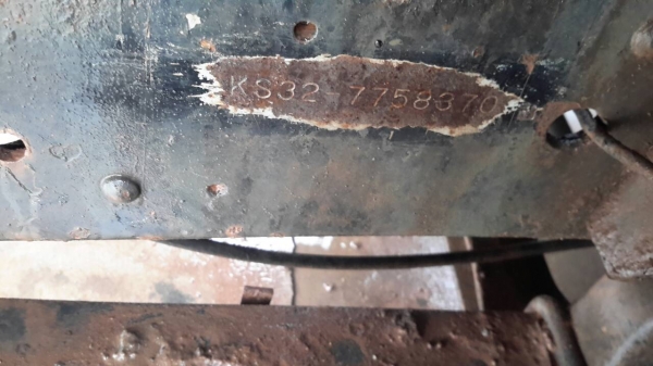 รถKS32 พวงมาลัยพาวเวอร์ เครื่อง115   ติคเครน2.5ตัน แบบรุ่นISUZU  ทะเบียนพร้อมโอน