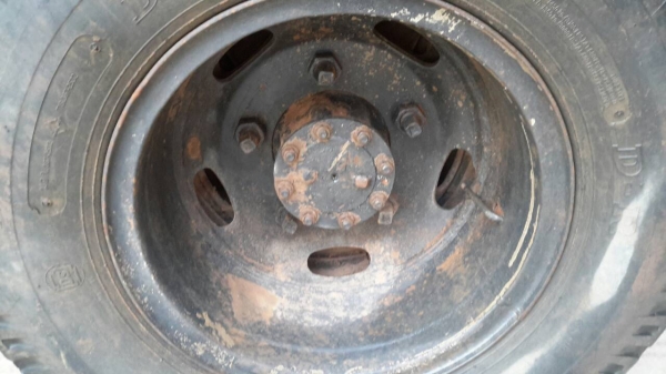 รถKS32 พวงมาลัยพาวเวอร์ เครื่อง115   ติคเครน2.5ตัน แบบรุ่นISUZU  ทะเบียนพร้อมโอน