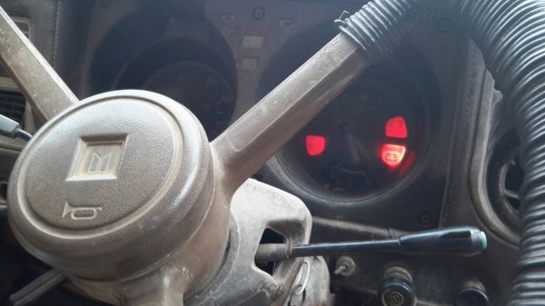 รถKS32 พวงมาลัยพาวเวอร์ เครื่อง115   ติคเครน2.5ตัน แบบรุ่นISUZU  ทะเบียนพร้อมโอน