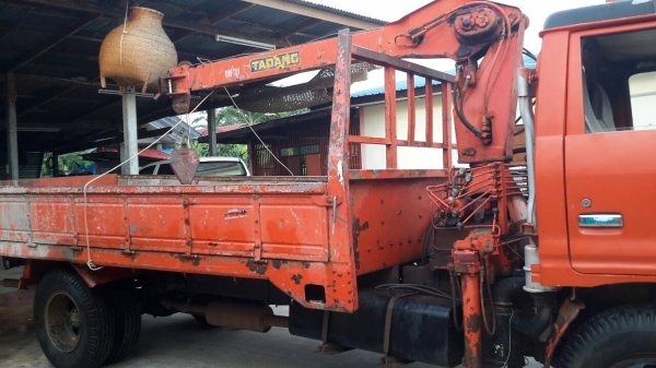 รถKS32 พวงมาลัยพาวเวอร์ เครื่อง115   ติคเครน2.5ตัน แบบรุ่นISUZU  ทะเบียนพร้อมโอน