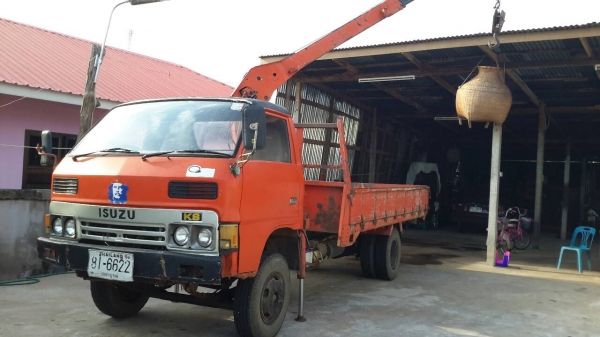 รถKS32 พวงมาลัยพาวเวอร์ เครื่อง115   ติคเครน2.5ตัน แบบรุ่นISUZU  ทะเบียนพร้อมโอน