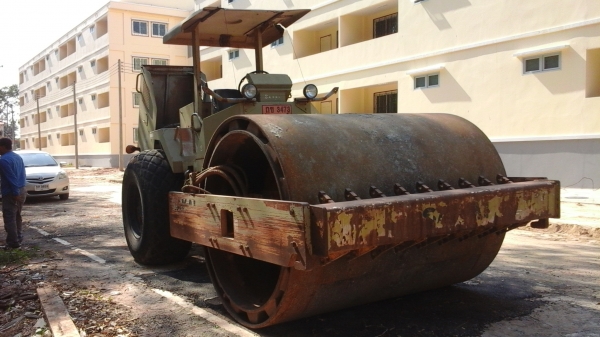 ขายด่วนรถบดSAKAI-SV500DFสั่นสเทือน2เพลามีทะเบืยน10ตัน