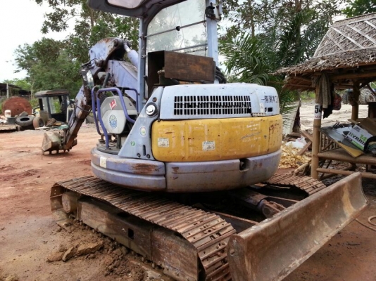 รถแบคโฮ KOMATSU  58 - SF  รุ่น 7.  ( รถเช็คนอก. )     สนใจติดต่อ  081 - 6079515