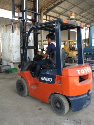 +++ ขายโฟล์คลิฟท์  TOYOTA 7FD15  รุ่น 7  ขนาด 1.5  ตัน  เครื่องยนต์ดีเซล  เสา  4  เมตร  งา 1,070  มม.  เกียร์ธรรมดา  ยางลมครับ