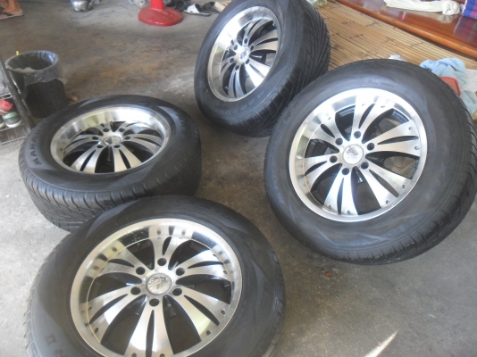 ล้อแม็ก 18นิ้ว 6รู พร้อมยาง สวยๆ 4 ล้อ ราคา 8900 บาท