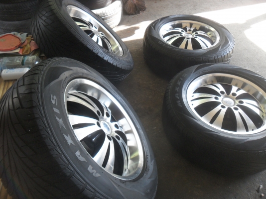 ล้อแม็ก 18นิ้ว 6รู พร้อมยาง สวยๆ 4 ล้อ ราคา 8900 บาท ล้อแม็ก 18นิ้ว 6รู พร้อมยาง สวยๆ 4 ล้อ ราคา 8900 บาท