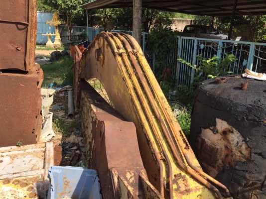 ขายบูมอามยาวประมาณ16 ม. ยกลงจากรถ PC200-6 สภาพดี สวย ไม่หักไม่ร้าว