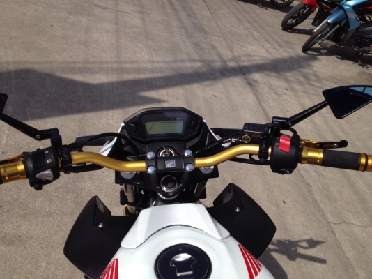 ขาย ฮอนด้า Cb300 F สีขาว รถ จดก.พ 58 รถ 2 เดือน