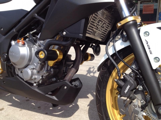 ขาย ฮอนด้า Cb300 F สีขาว รถ จดก.พ 58 รถ 2 เดือน