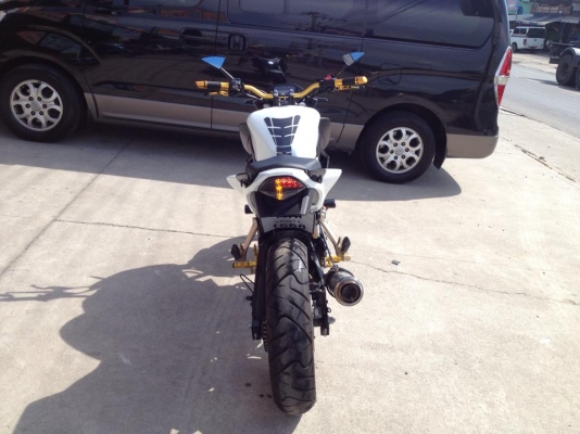 ขาย ฮอนด้า Cb300 F สีขาว รถ จดก.พ 58 รถ 2 เดือน