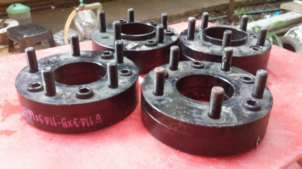 ขายสเปเซอร์นาวาร่า6รู114.3ออก5รู114.3หนา1นิ้วครึ่ง