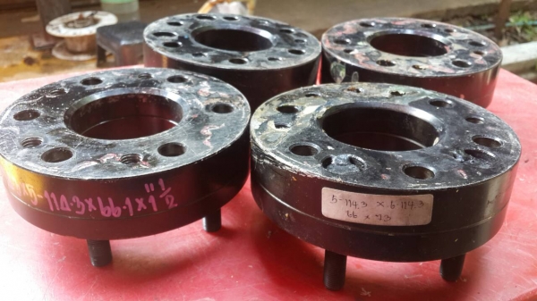 ขายสเปเซอร์นาวาร่า6รู114.3ออก5รู114.3หนา1นิ้วครึ่ง