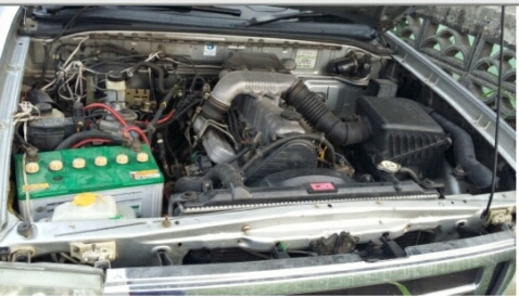 ขายรถยกไฮโดริค ด่วน!!!! สภาพดี โดนเฉี่ยวหางเบี้ยวนิกหน่อย ภาษี58