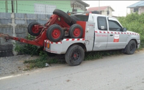 ขายรถยกไฮโดริค ด่วน!!!! สภาพดี โดนเฉี่ยวหางเบี้ยวนิกหน่อย ภาษี58