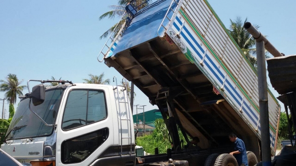 **765,000 บ.ต่อรอง///ไอ้หลง10ล้อดั้มFUSO MA-195 ** ขาย MITSUBISHI FUSO-195 10ล้อ2เพลาดั้มเนียมเกษตร MITSU FN527M-A117xx 6D16-195HP 10SPEED ปี32 เครื่องเดิม เกียร์เดิม เครื่อง6D16-195แรง เครื่องดี แน่นดี แรงดี เกียร์ดี 10สปีด เข้าง่ายไม่หลุดครับ ช่วงล่างเด