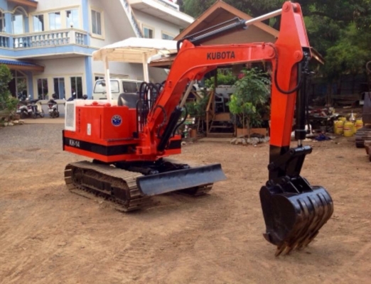 ขายรถขุด KUBOTA. ขนาด. 30 รถเก่านอกแท้100\%เครื่องแน่น. ปั๊มแรง เดินไว รถพร้อมใช้งาน. เอกสารใบอินวอยครบ. ราคา 170000  สนใจ 096-3268553 ช่างเบนซ์