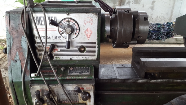 เครื่องกลึง 5 ฟุต 3 เพลา เกียร์บล็อก พร้อมใช้งาน ด่วน !!!! 68,000